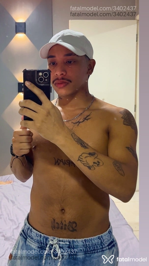 Acompanhante homem morena (o) de olhos pretos - Arian