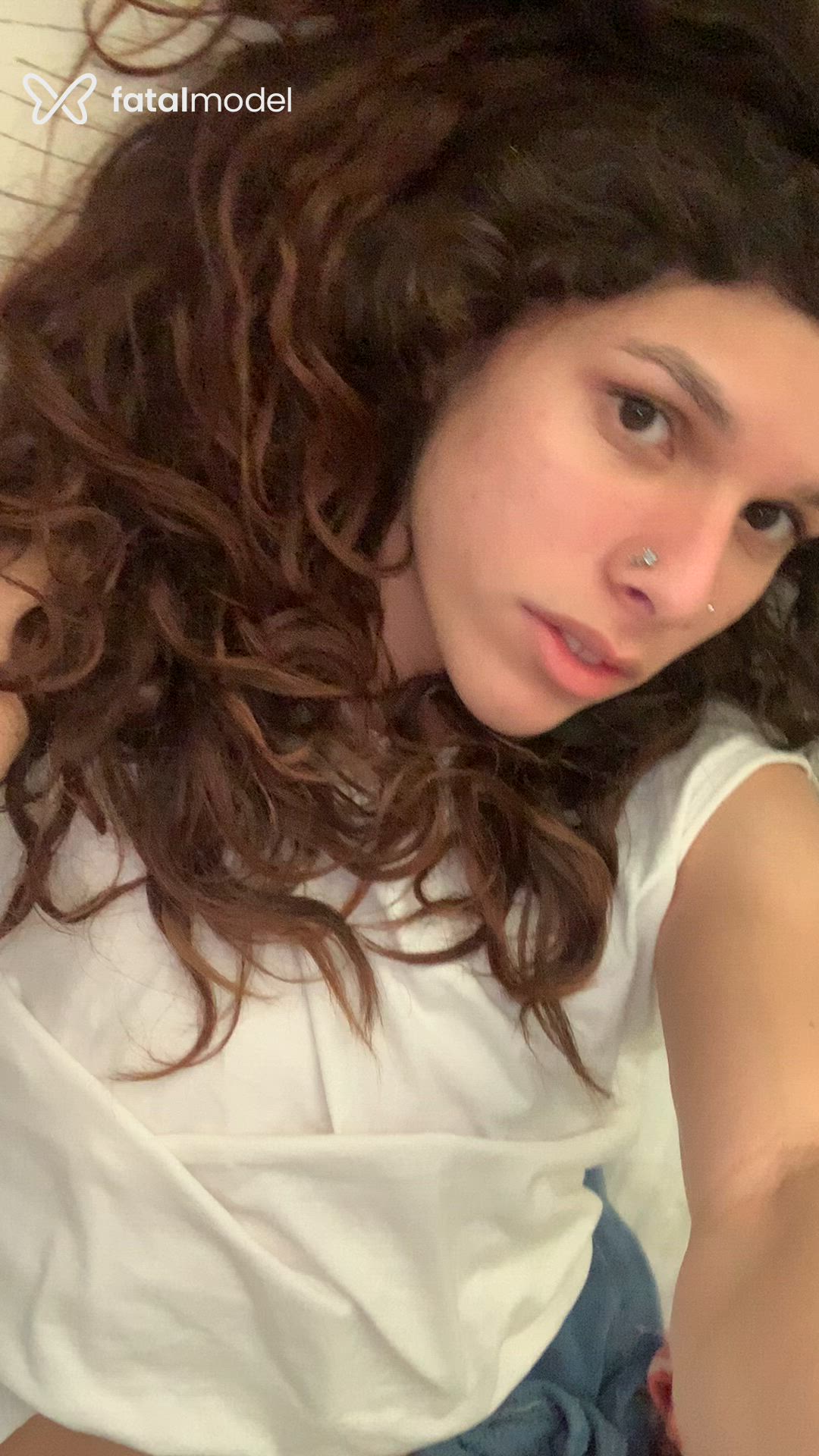 Acompanhante mulher trans com cabelo castanho de olhos castanhos - Licaa