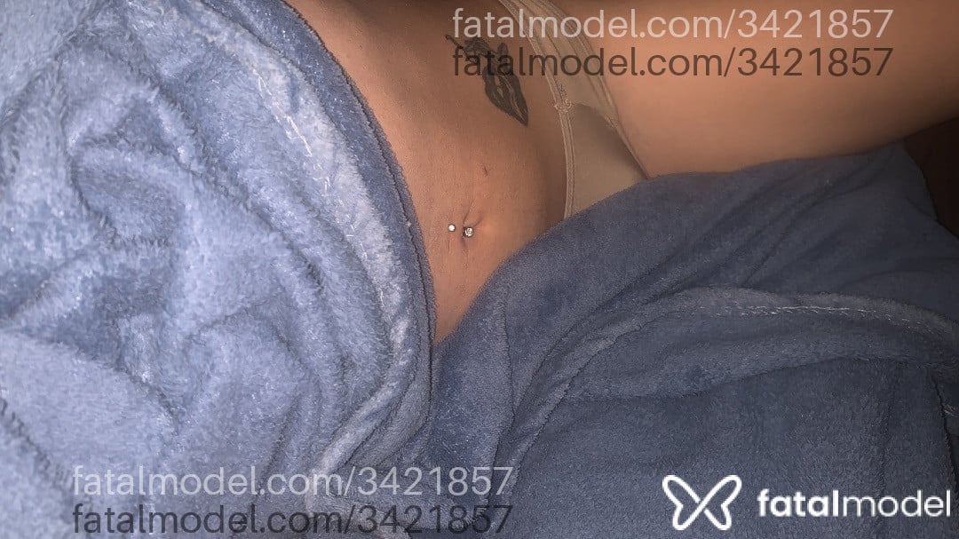 Acompanhante mulher trans com cabelo castanho de olhos castanhos - Licaa
