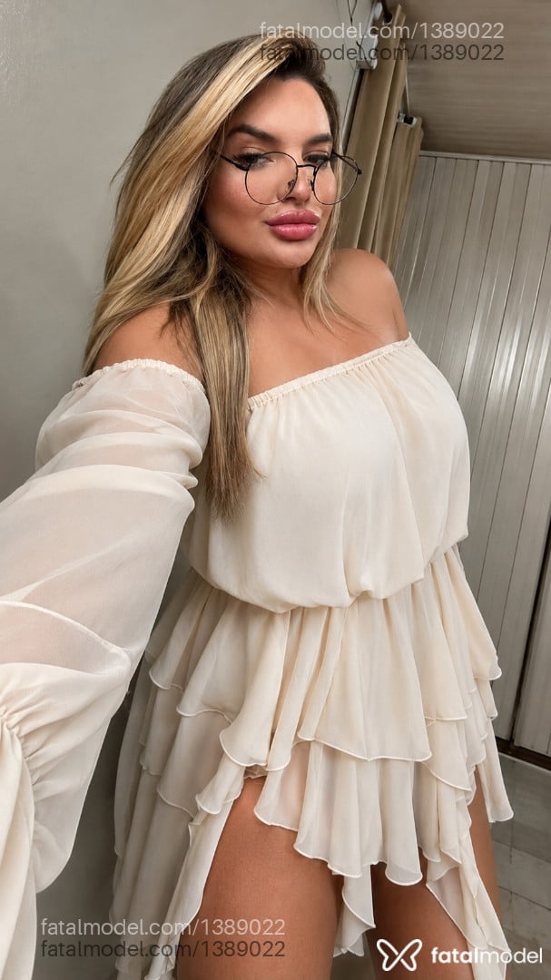 Acompanhante mulher loira (o) de olhos castanhos - Bianca Martinelli