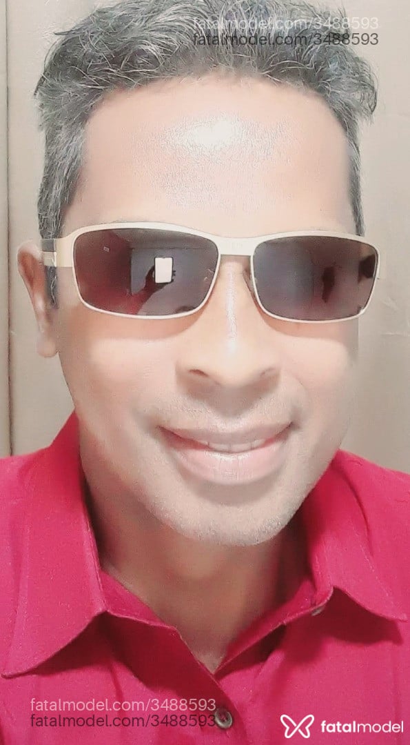 Acompanhante homem com cabelo grisalho de olhos castanhos - Amantedotado