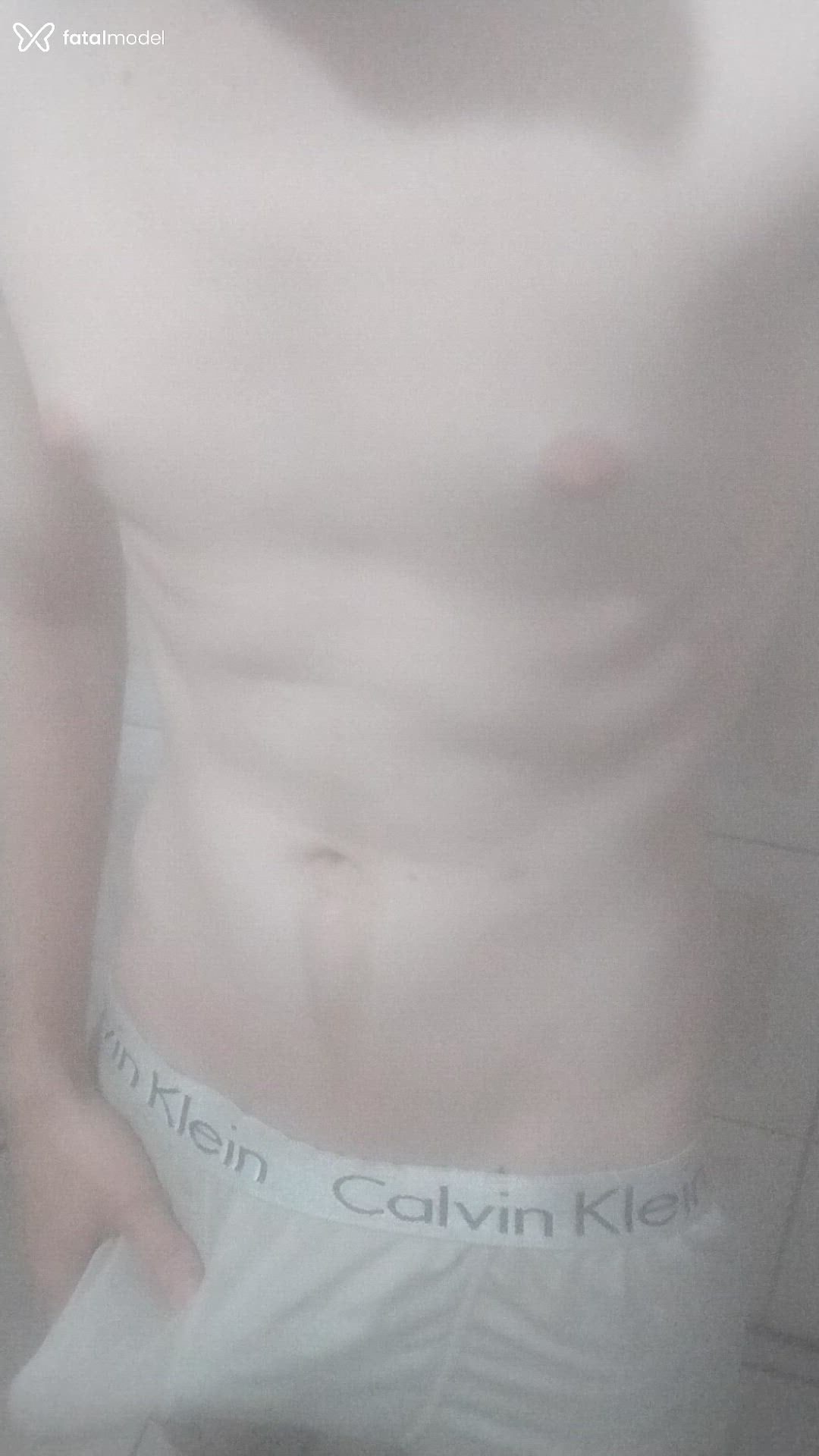 Acompanhante homem com cabelo castanho de olhos verdes - Henrique