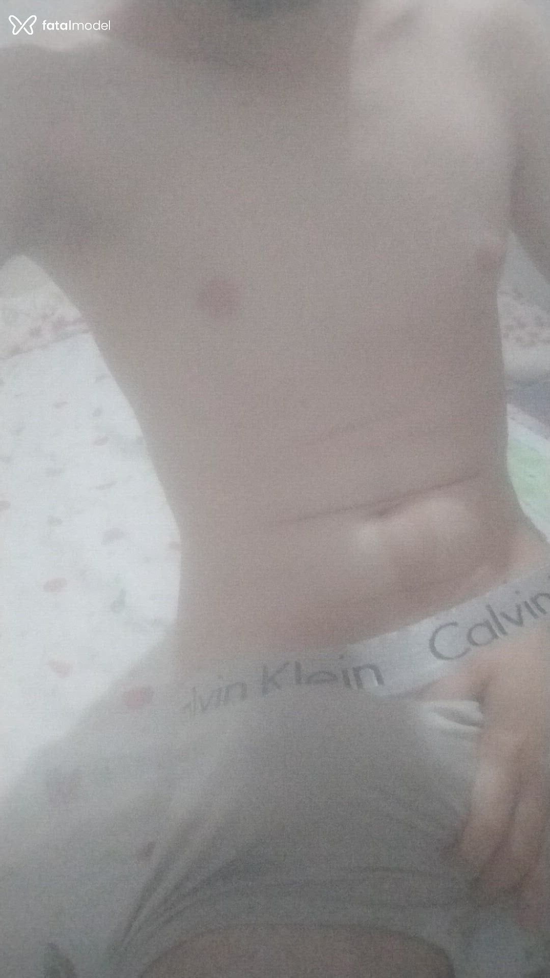Acompanhante homem com cabelo castanho de olhos verdes - Henrique