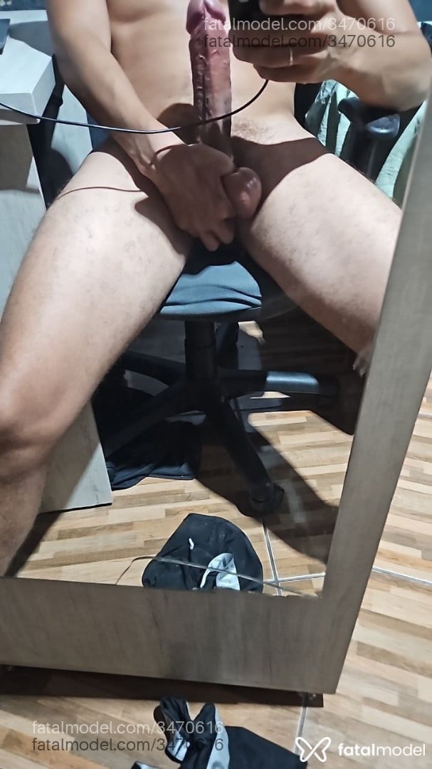 Acompanhante homem morena (o) de olhos pretos - Dom Léo