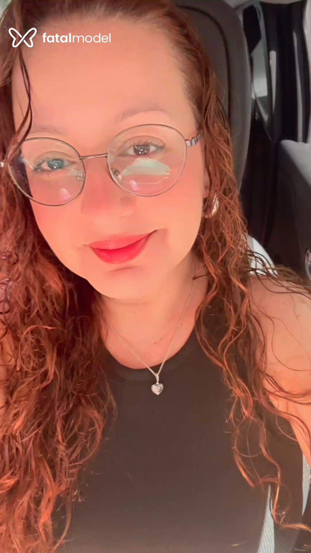 Acompanhante mulher ruiva (o) de olhos castanhos - Laura Botino