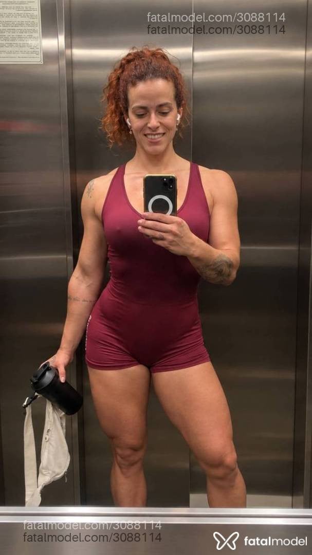Acompanhante mulher com cabelo castanho de olhos castanhos - Sirena Talassa