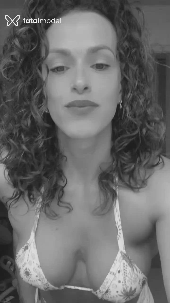 Acompanhante mulher com cabelo castanho de olhos castanhos - Sirena Talassa Acompanhante mulher com cabelo castanho de olhos castanhos - Sirena Talassa