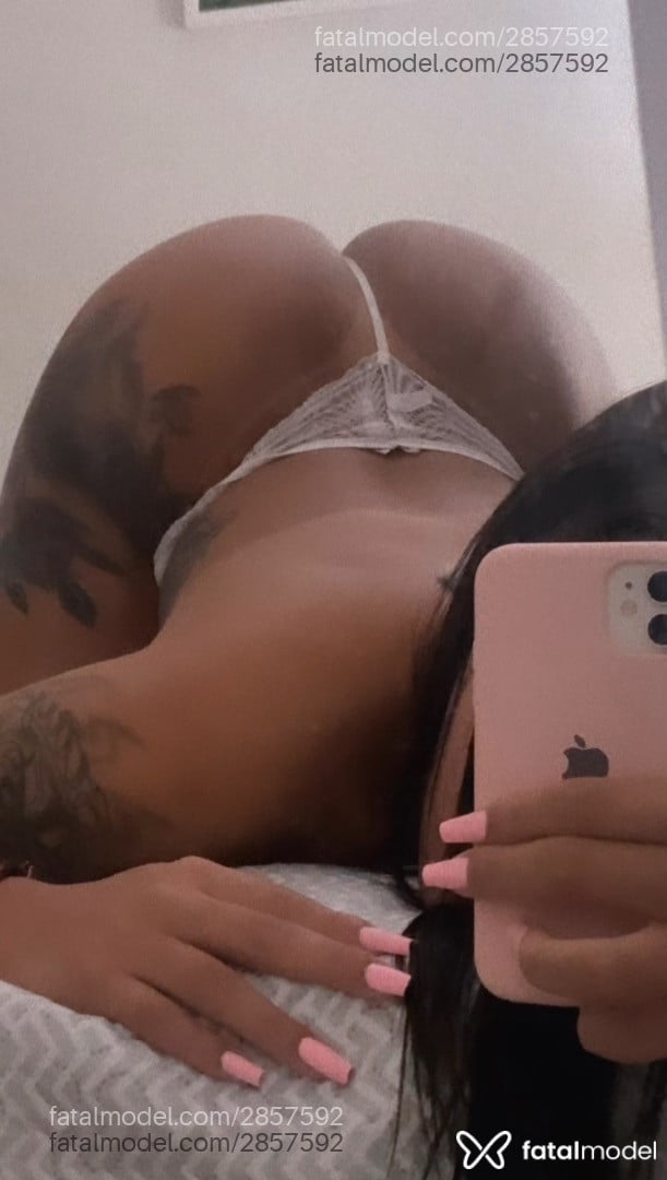 Acompanhante mulher trans morena (o) de olhos castanhos - Melissa