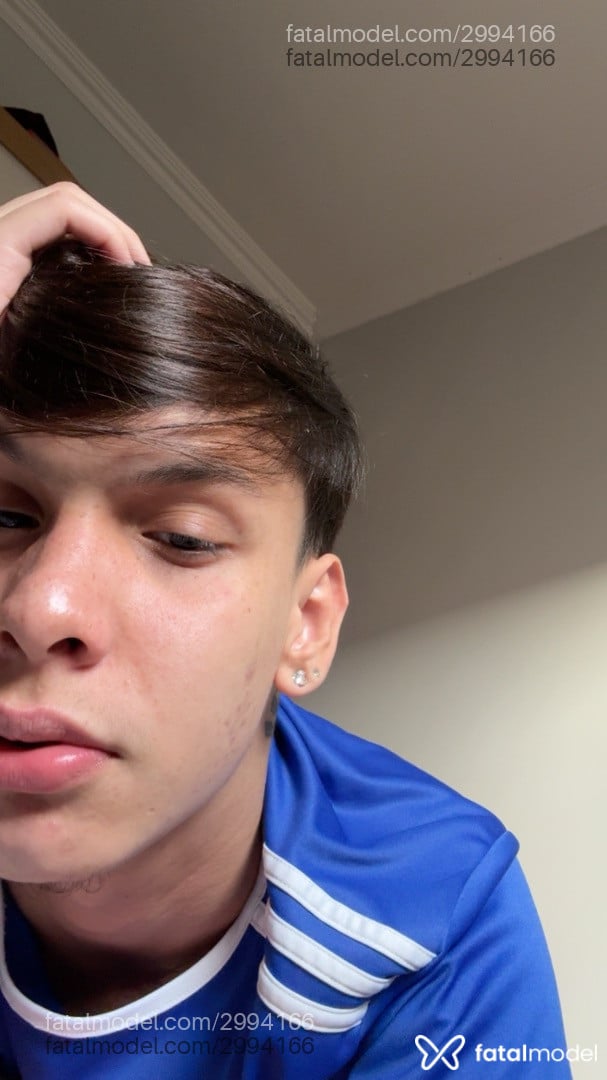 Acompanhante homem com cabelo castanho de olhos castanhos - Adrian Grabriel