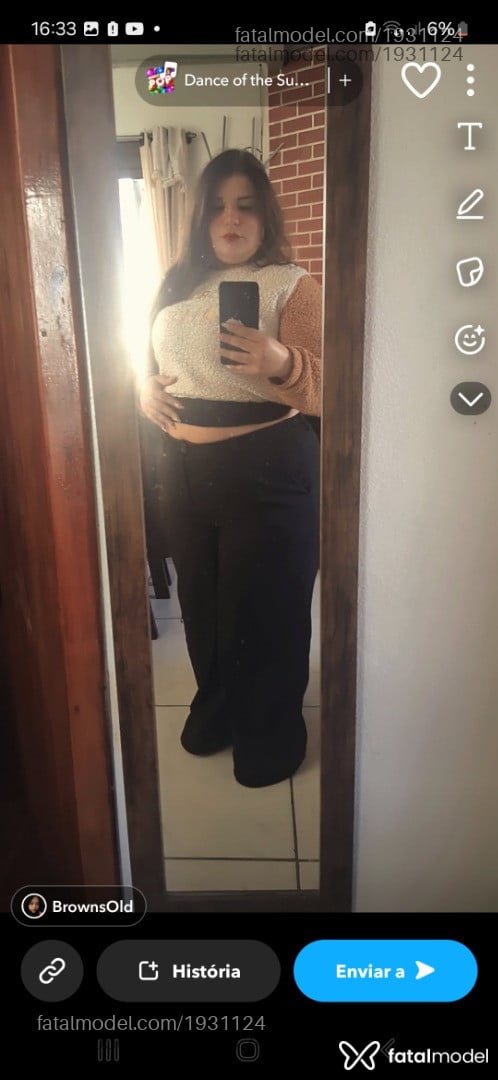 Acompanhante mulher com cabelo castanho de olhos pretos - Serena Gomes