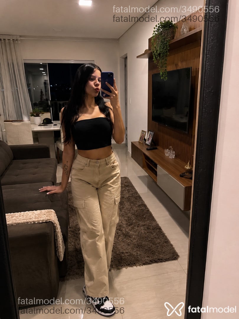 Acompanhante mulher com cabelo castanho de olhos castanhos - Tayla