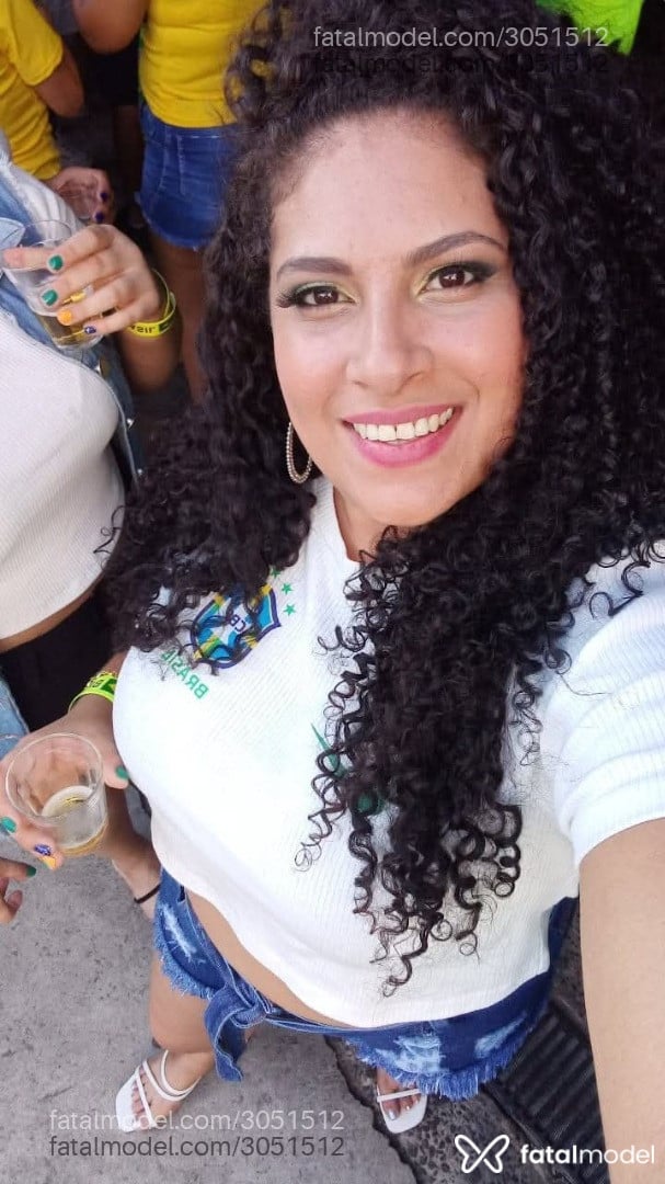 Acompanhante mulher morena (o) de olhos castanhos - Paula