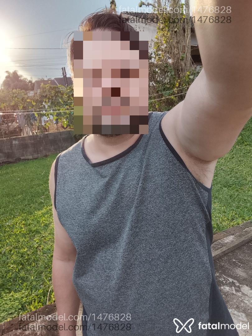 Acompanhante homem com cabelo castanho de olhos castanhos - Tiago