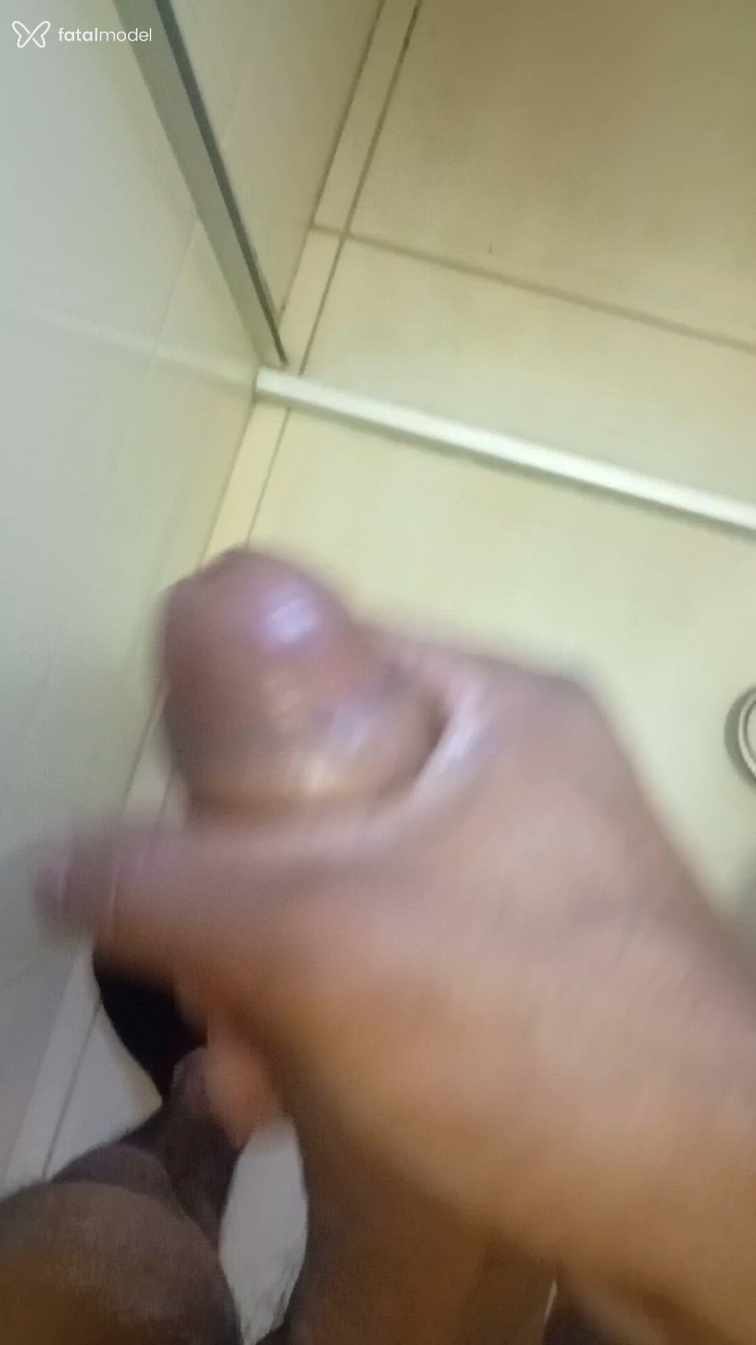 Acompanhante homem com cabelo castanho de olhos pretos - Lucas Acompanhante homem com cabelo castanho de olhos pretos - Lucas