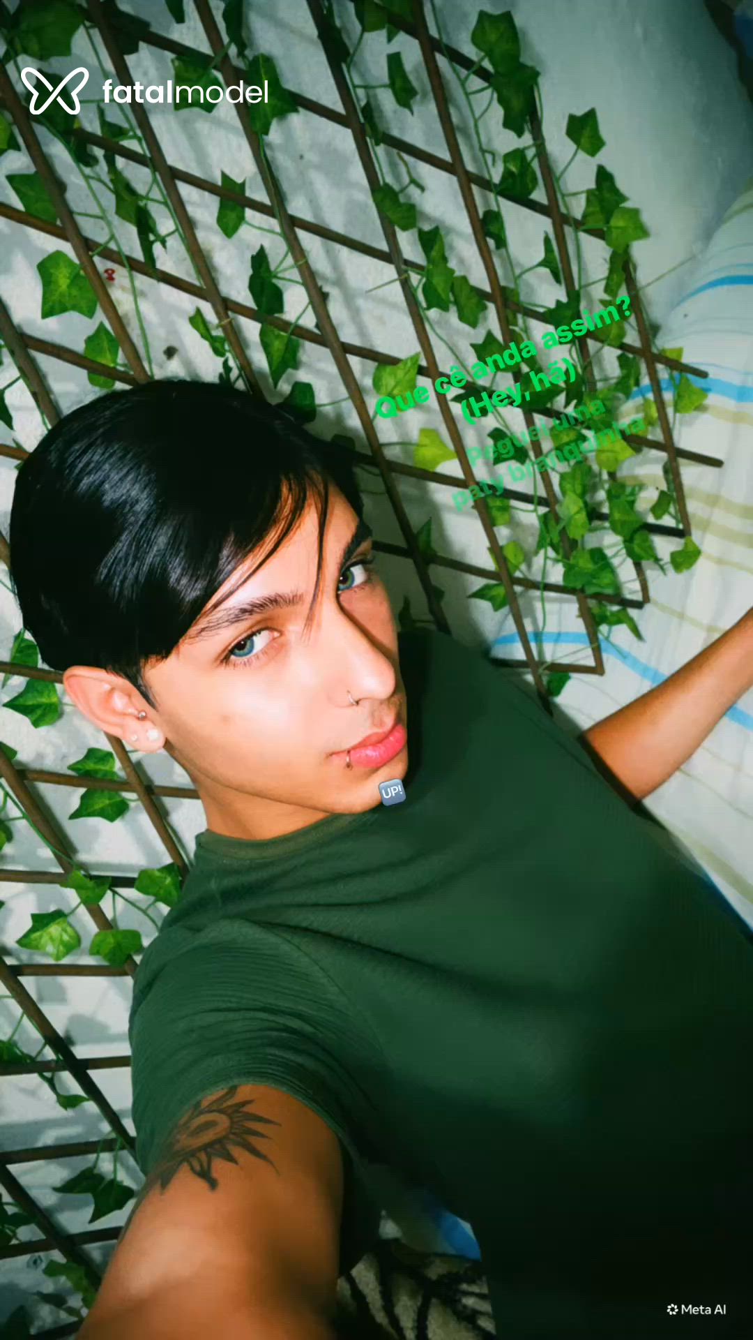 Acompanhante homem com cabelo castanho de olhos azuis - Gay Passivinho