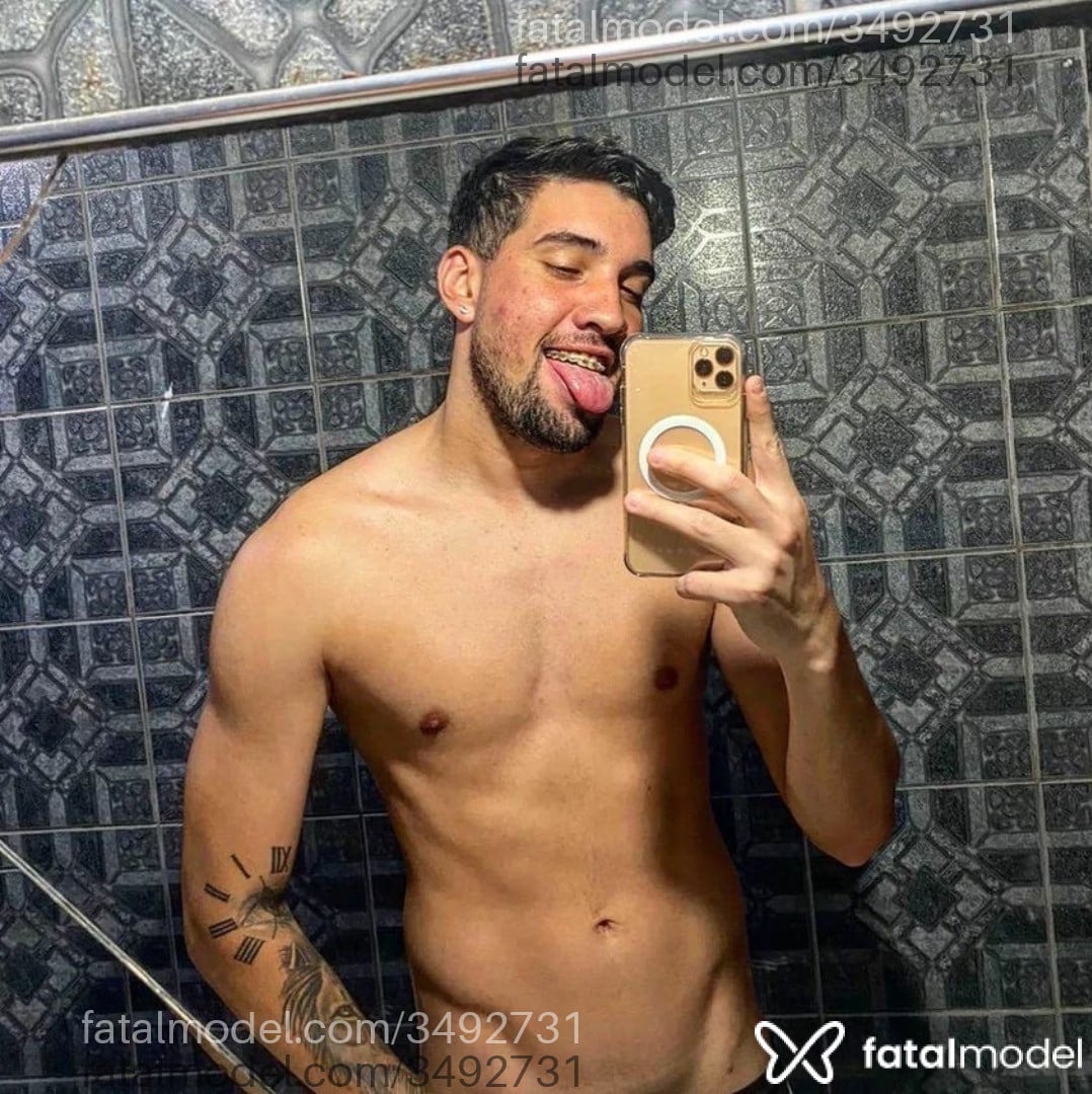 Acompanhante homem com cabelo castanho de olhos castanhos - Andreas