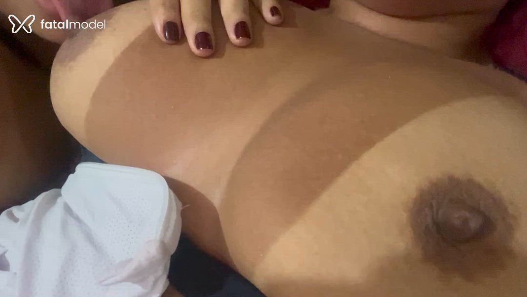 Acompanhante mulher morena (o) de olhos castanhos - Morena