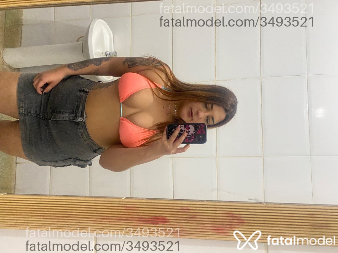 Acompanhante mulher ruiva (o) de olhos castanhos - Roberta