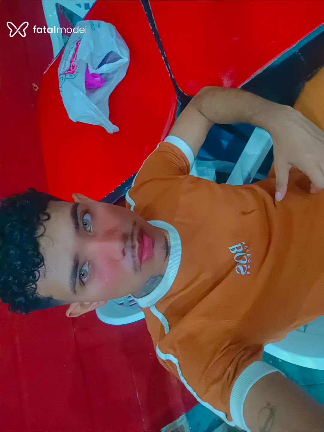 Acompanhante homem com cabelo castanho de olhos castanhos - Lukas