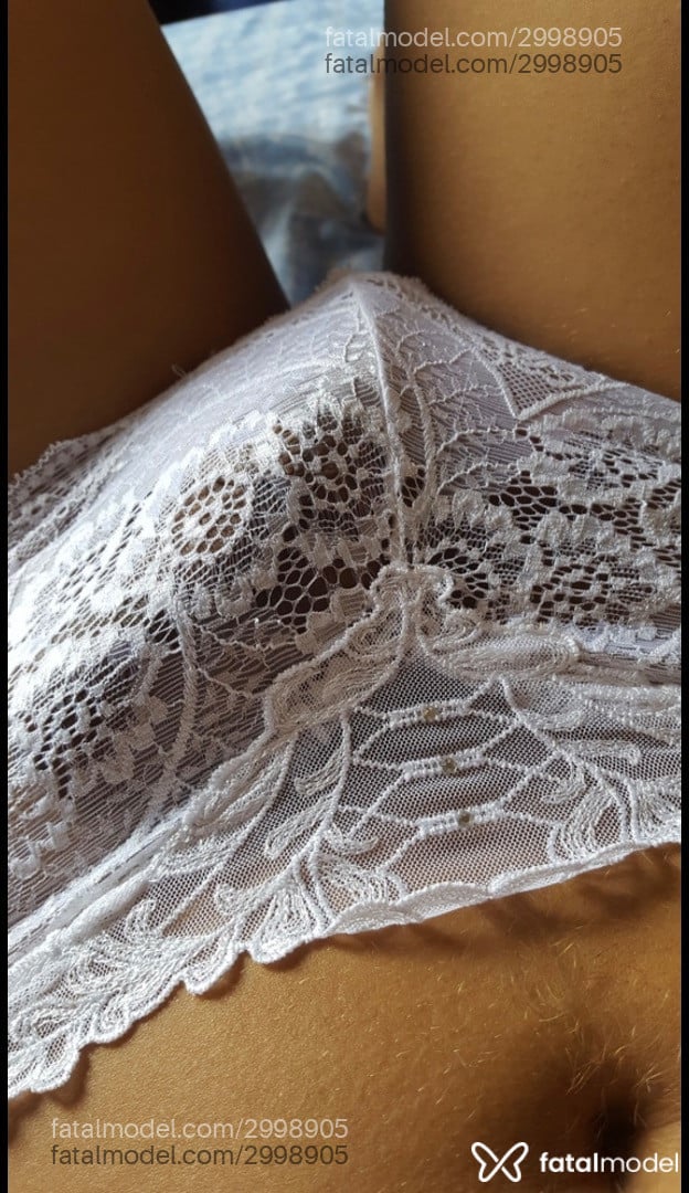 Acompanhante mulher trans com cabelo castanho de olhos castanhos - Babi