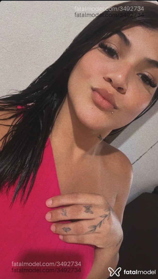 Acompanhante mulher morena (o) de olhos pretos - Stefani