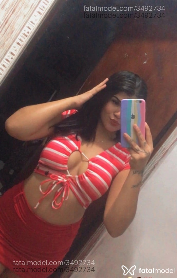 Acompanhante mulher morena (o) de olhos pretos - Stefani