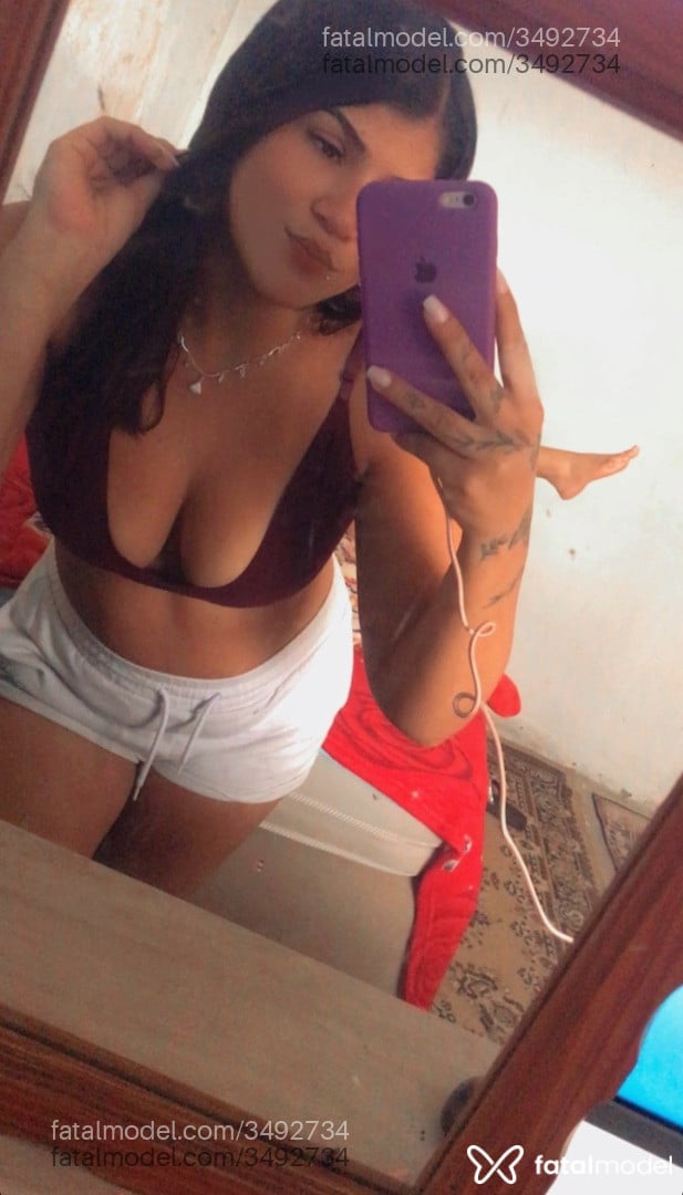 Acompanhante mulher morena (o) de olhos pretos - Stefani