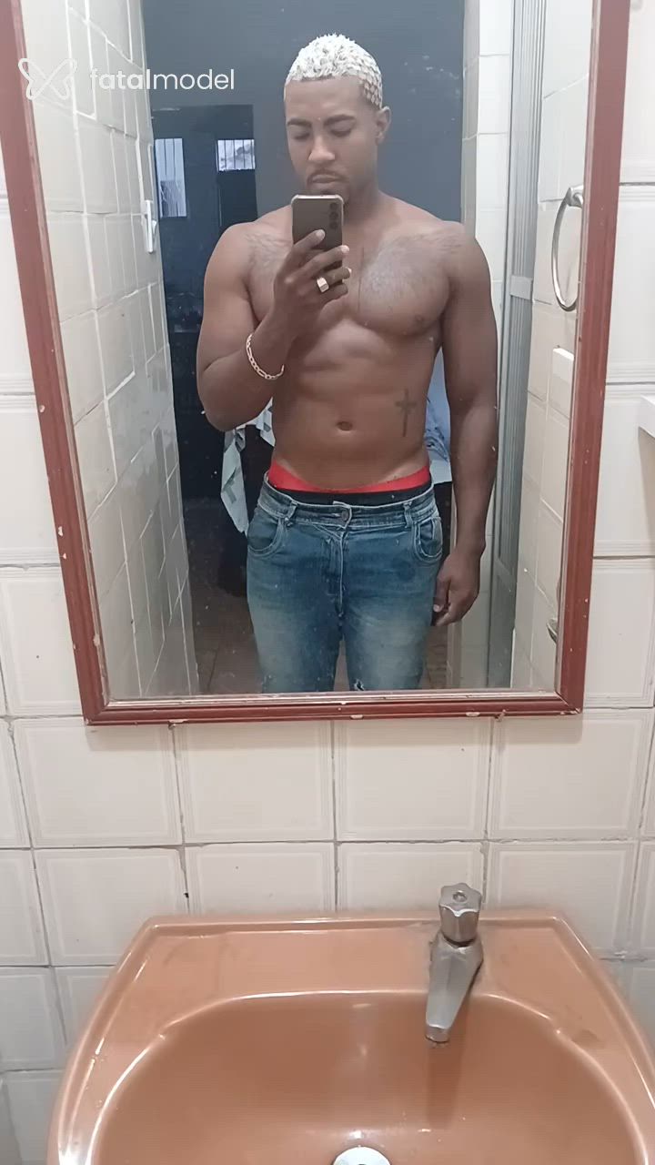 Acompanhante homem com cabelo castanho de olhos castanhos - Rocha