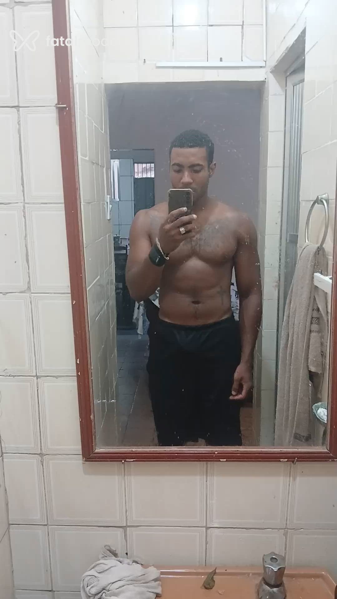 Acompanhante homem com cabelo castanho de olhos castanhos - Rocha