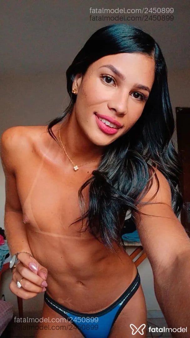 Acompanhante mulher trans com cabelo castanho de olhos pretos - Mavizinha