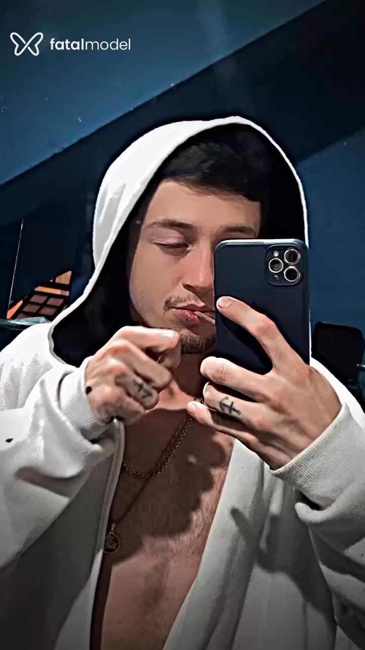 Acompanhante homem loira (o) de olhos azuis - Dominick