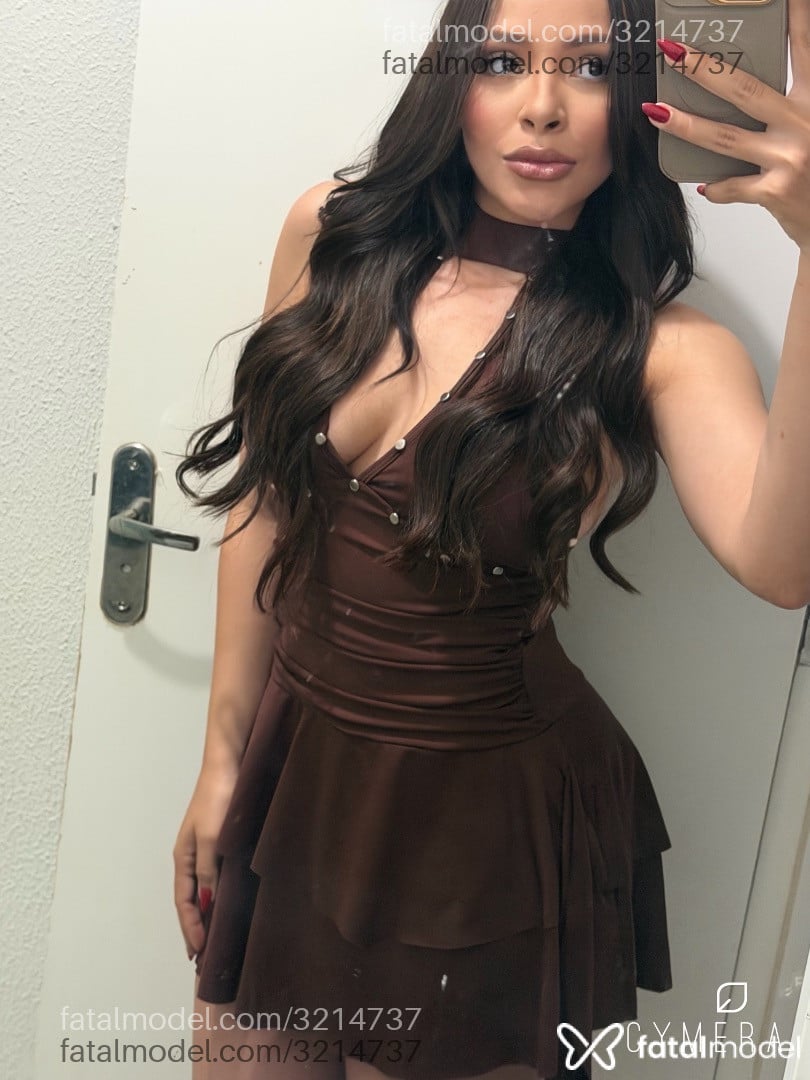 Acompanhante mulher com cabelo castanho de olhos castanhos - Ana Carolina