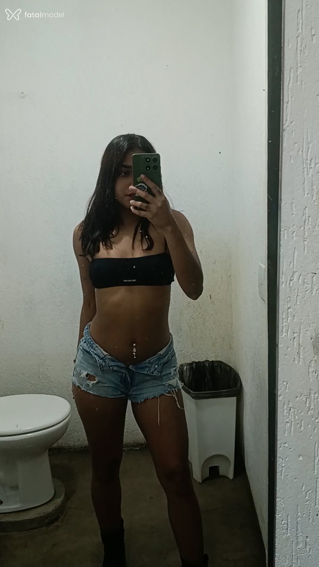 Acompanhante mulher com cabelo castanho de olhos castanhos - Luana