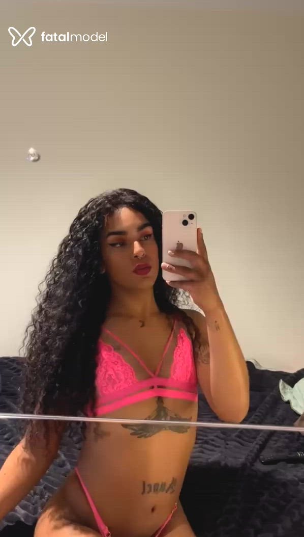 Acompanhante mulher trans com cabelo castanho de olhos castanhos - Lyrena