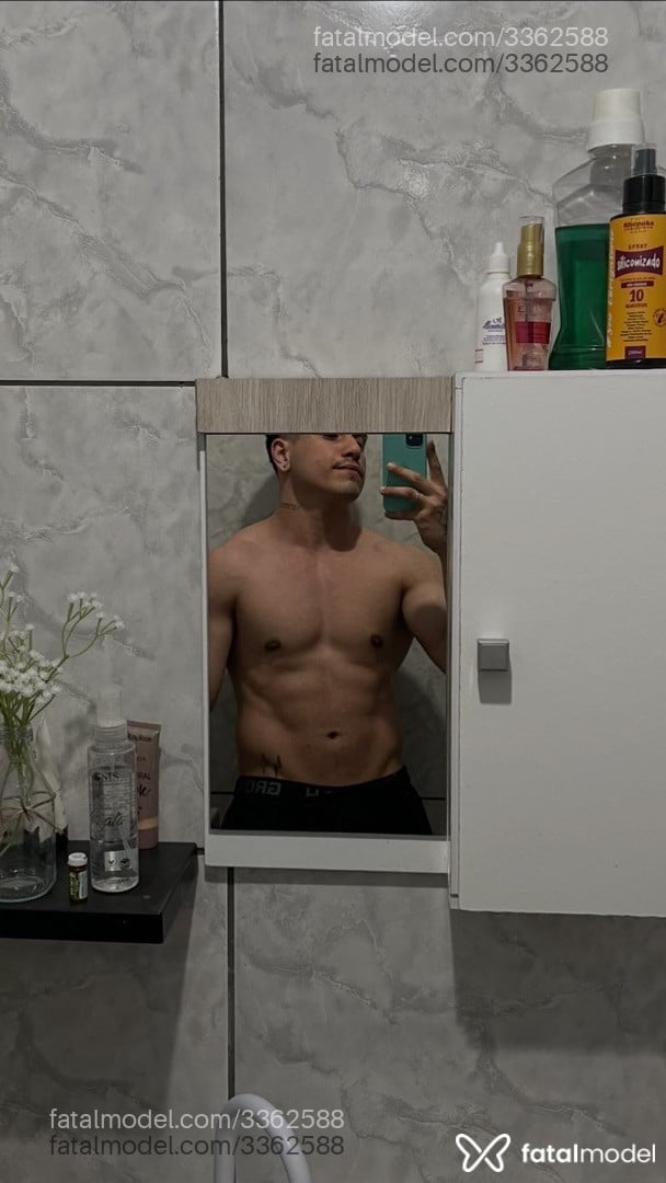 Acompanhante homem com cabelo castanho de olhos castanhos - Cadu
