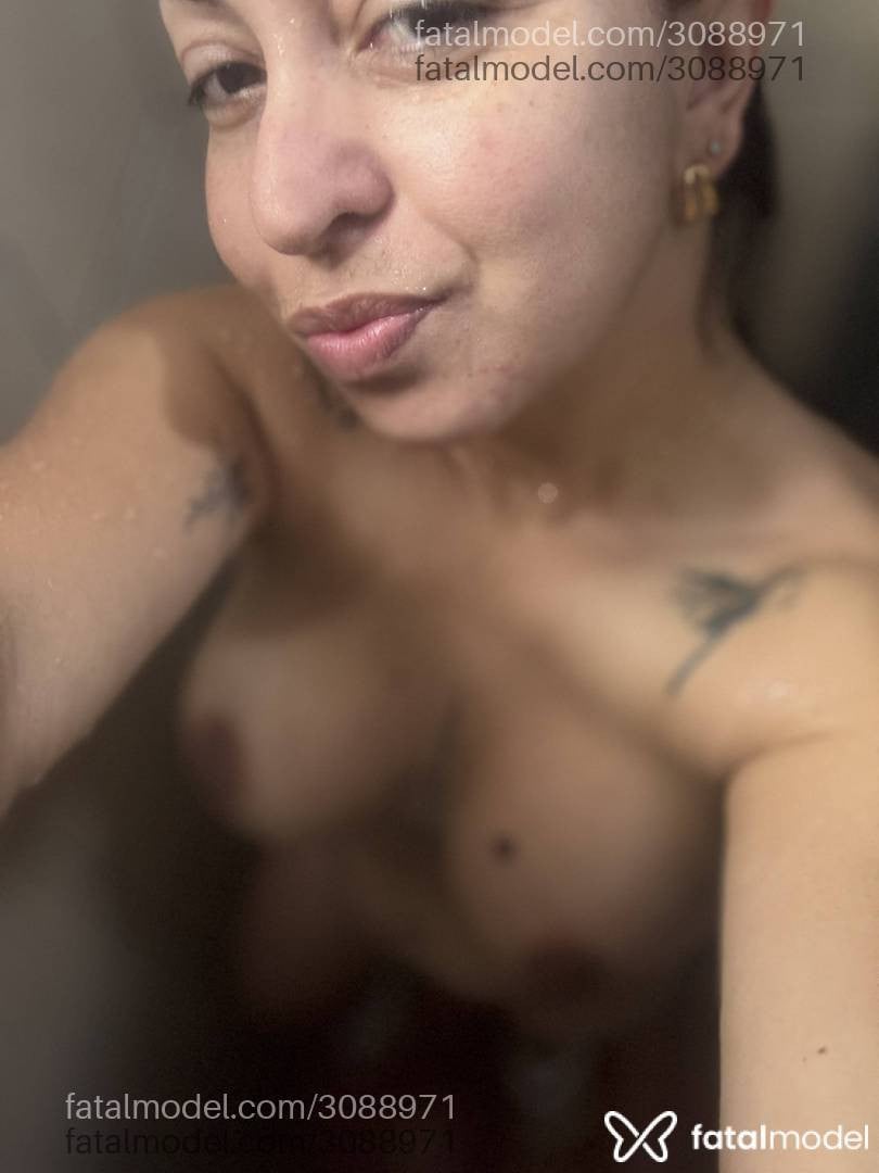 Acompanhante mulher com cabelo castanho de olhos castanhos - Nina Almeida