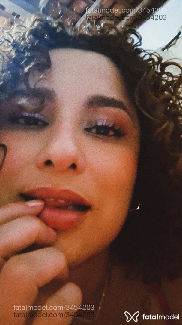 Acompanhante mulher morena (o) de olhos castanhos - Bianca Acompanhante mulher morena (o) de olhos castanhos - Bianca