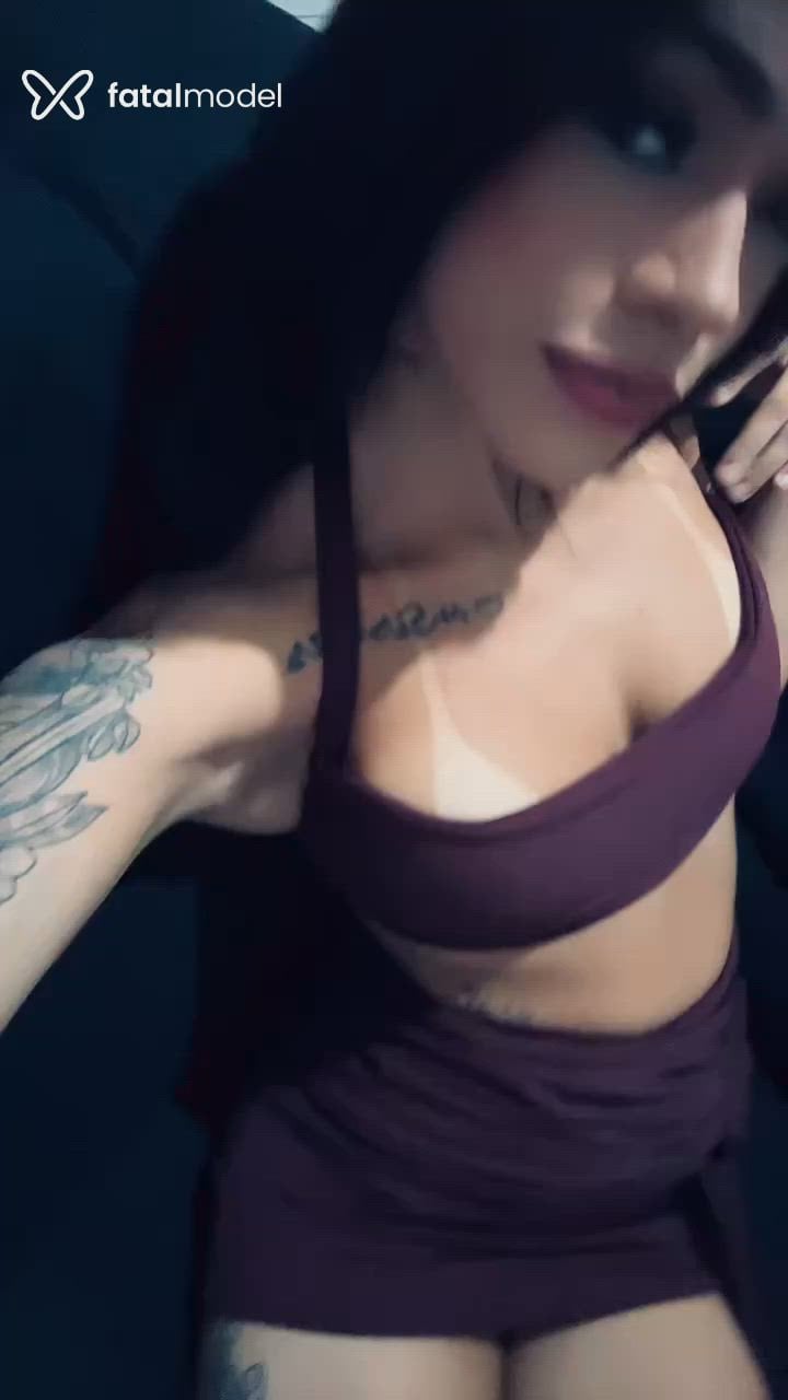 Acompanhante mulher morena (o) de olhos castanhos - Larissa Calsing