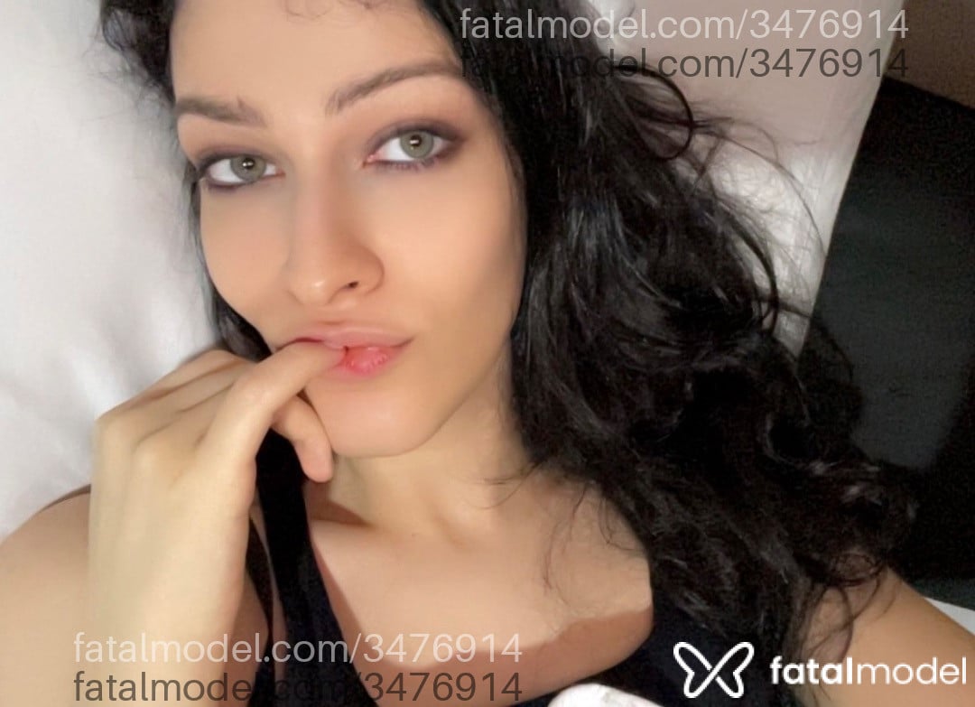 Acompanhante mulher trans morena (o) de olhos verdes - Venetia