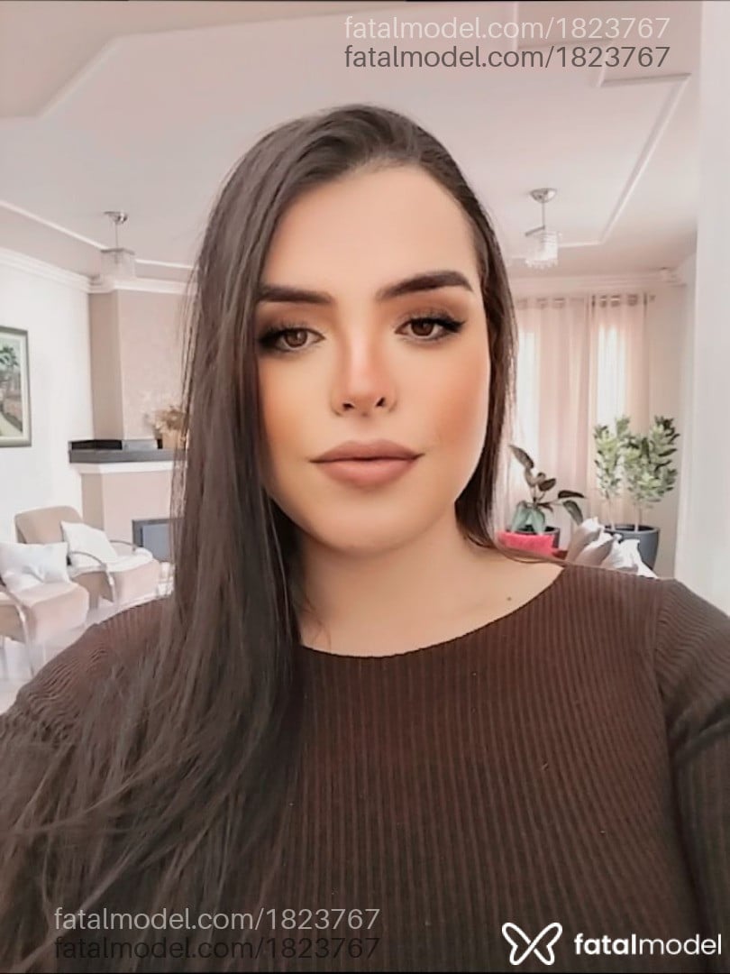 Acompanhante mulher trans morena (o) de olhos castanhos - Alicia