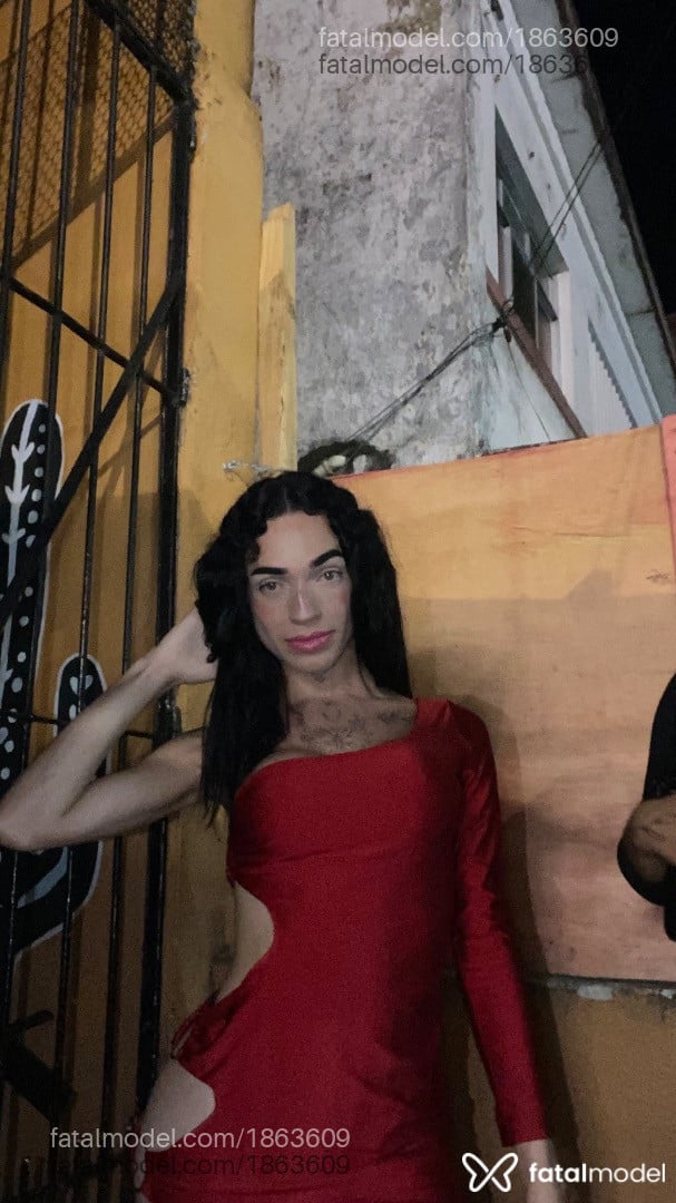 Acompanhante mulher trans morena (o) de olhos verdes - Luany