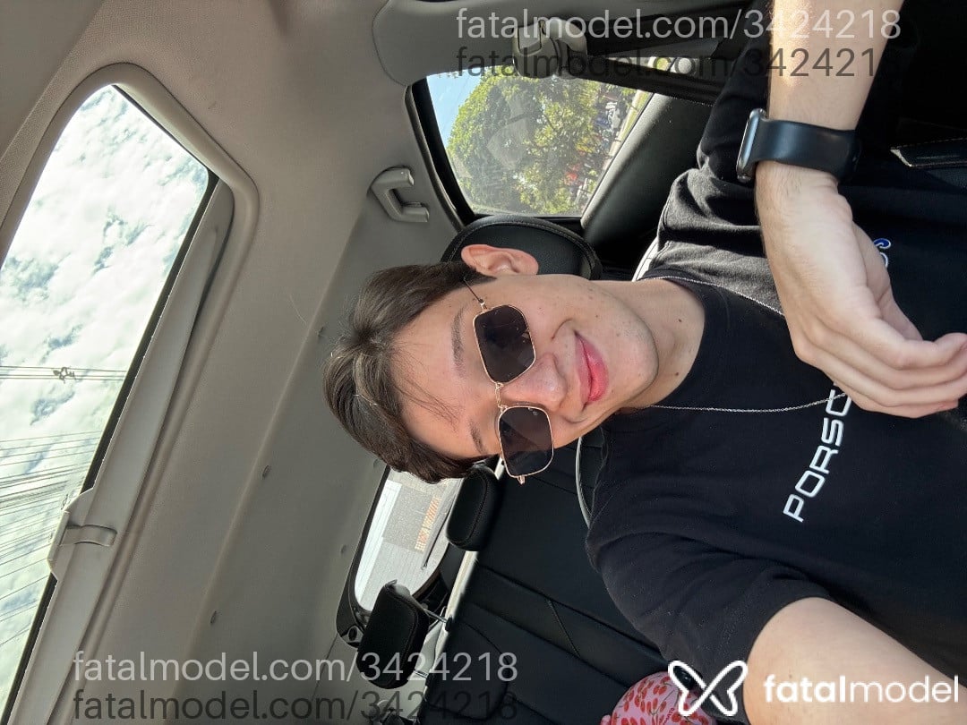 Acompanhante homem com cabelo castanho de olhos castanhos - Gustavo