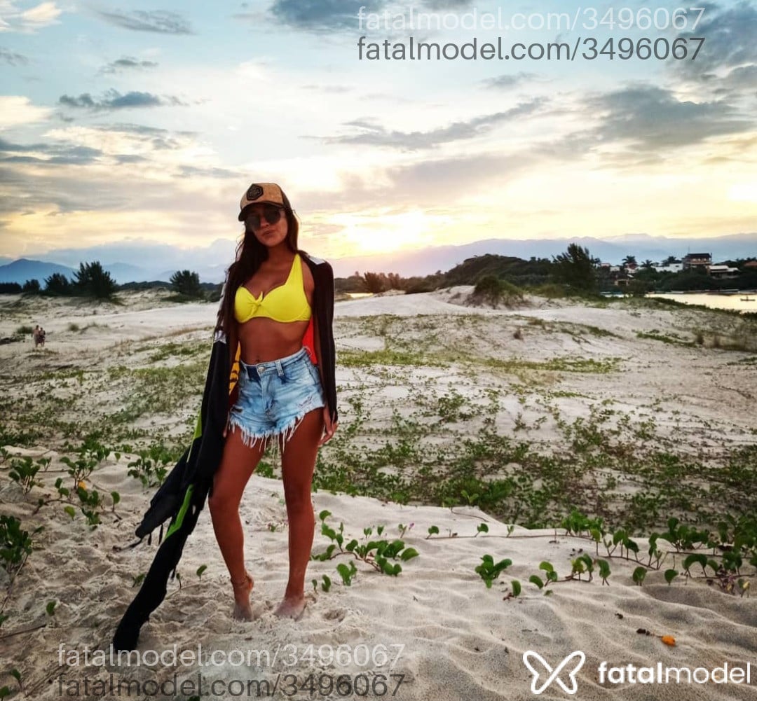 Acompanhante mulher morena (o) de olhos castanhos - Carol