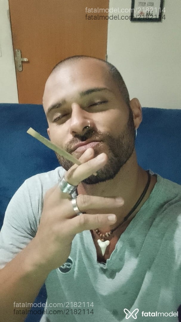 Acompanhante homem com cabelo castanho de olhos mel - Marquez