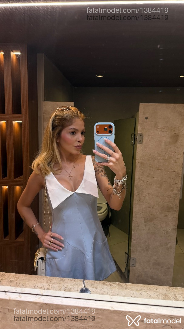 Acompanhante mulher loira (o) de olhos mel - Alicy