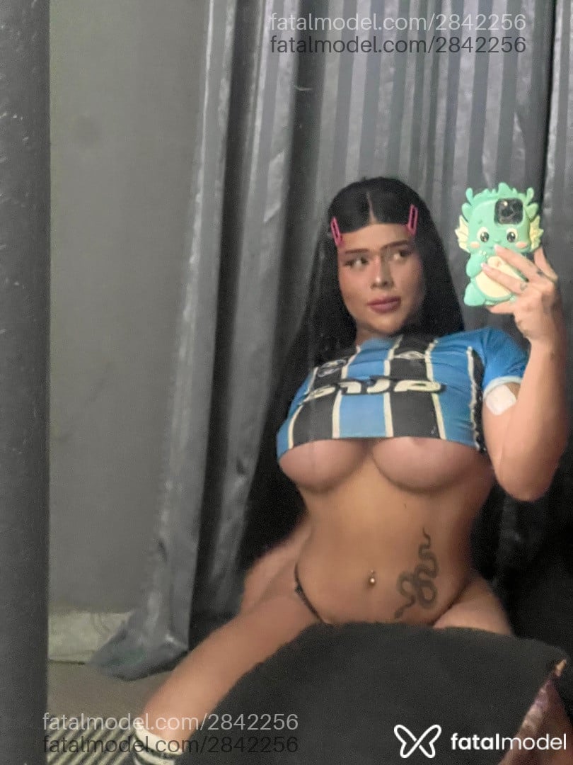 Acompanhante mulher trans loira (o) de olhos castanhos - Babi Corza