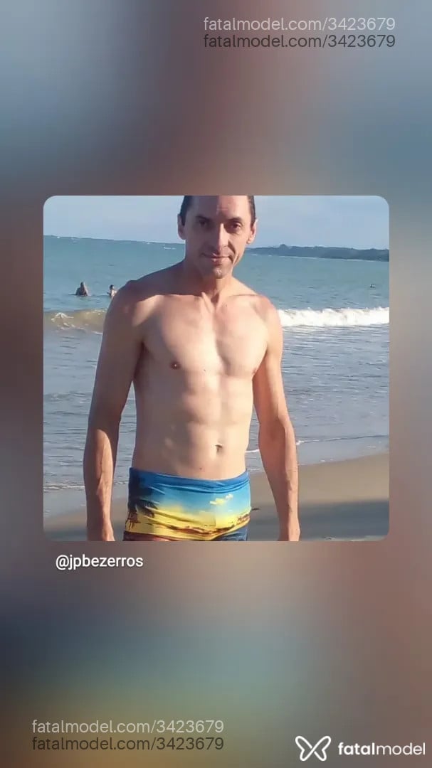 Acompanhante homem com cabelo castanho de olhos castanhos - Fudião