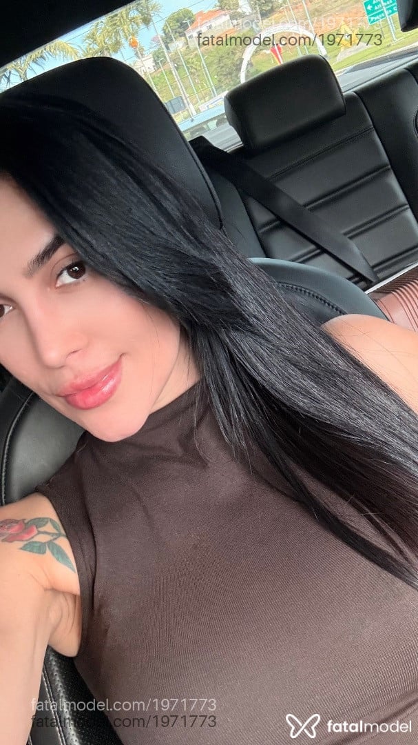 Acompanhante mulher com cabelo castanho de olhos castanhos - Eduarda