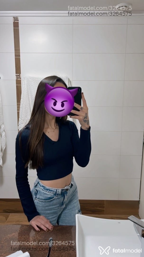 Acompanhante mulher com cabelo castanho de olhos castanhos - Melany