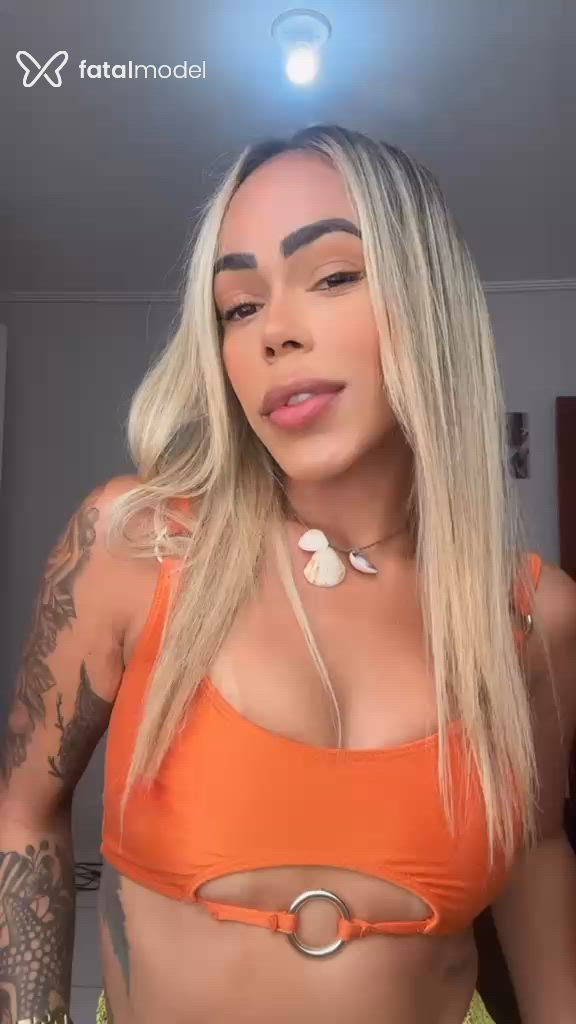 Acompanhante mulher loira (o) de olhos castanhos - Luna Acompanhante mulher loira (o) de olhos castanhos - Luna